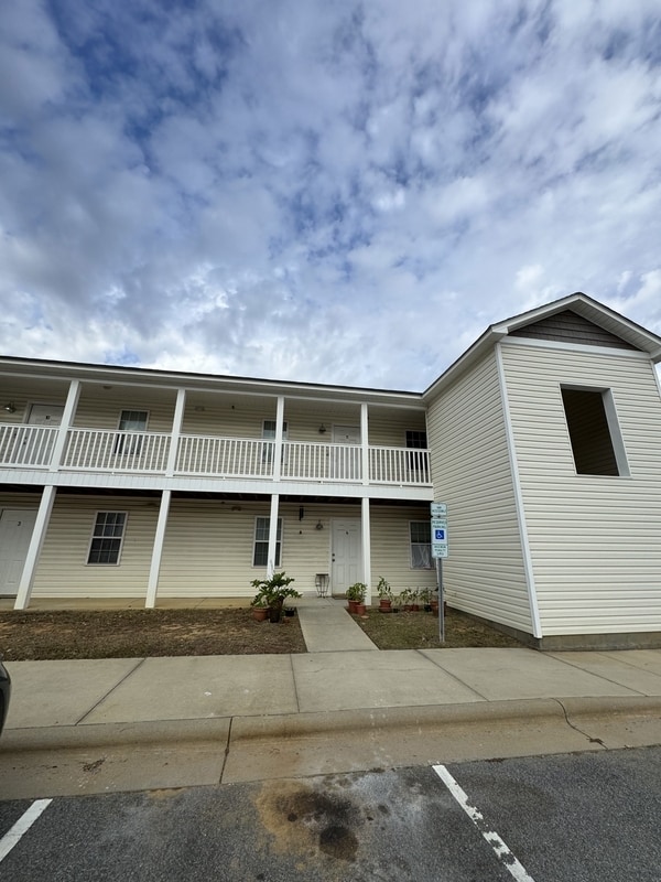 Building Photo - 1150 Cross Creek Cir