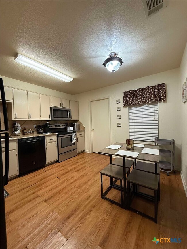 1008 Circle M Dr Unit D
