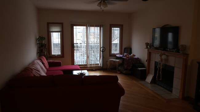 Building Photo - 1448 W Chicago Ave Unit 3E Rental