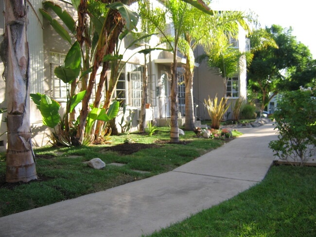 Photo - 1427 N Hayworth Ave Unidad C