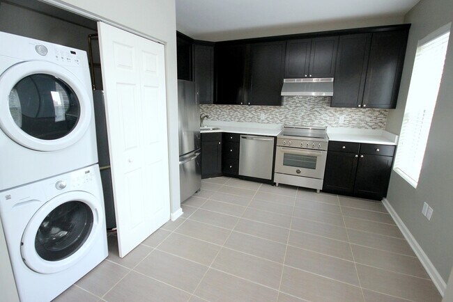 Building Photo - 816 S Negley Ave