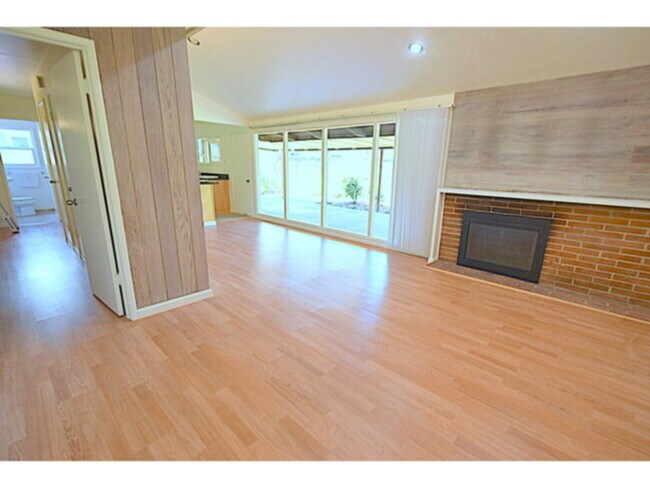 Photo - 134 Blackfield Dr Casa