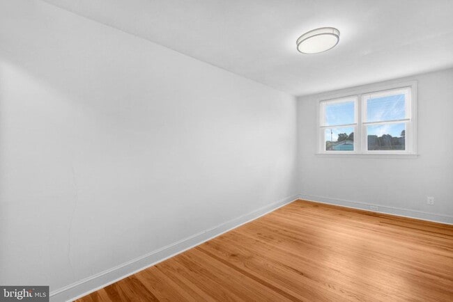 Photo - 666 Rively Ave