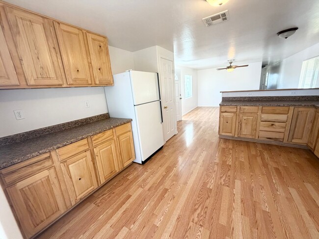 1290 Prairiegrass Rd