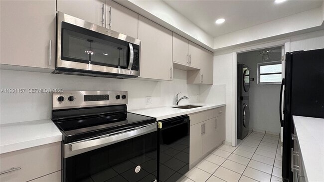 Building Photo - 8401 SW 107th Ave Unit 331E