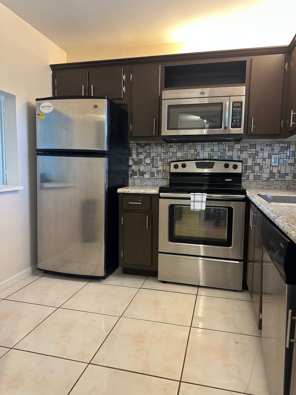 Photo - 9355 SW 8th St