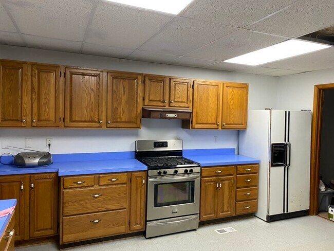 Large kitchen - 118 Harford Rd House