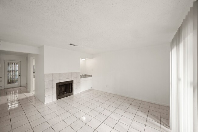 Photo - 3987 Tanglewilde St Unidad 3987 Rental