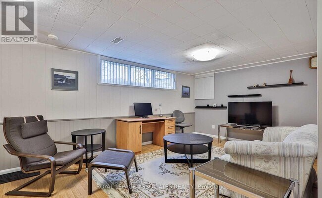 Photo - 166 Lynnbrook Dr