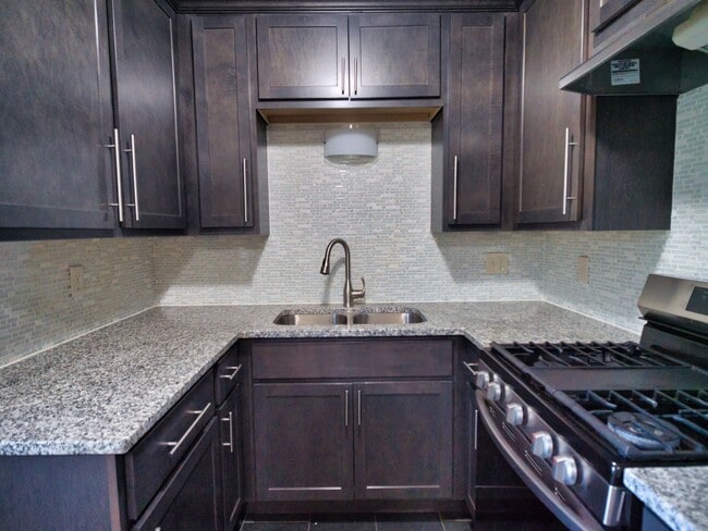 Building Photo - 4707 W Wells St Unit #1