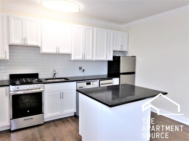 Photo - 914 Green Bay Rd