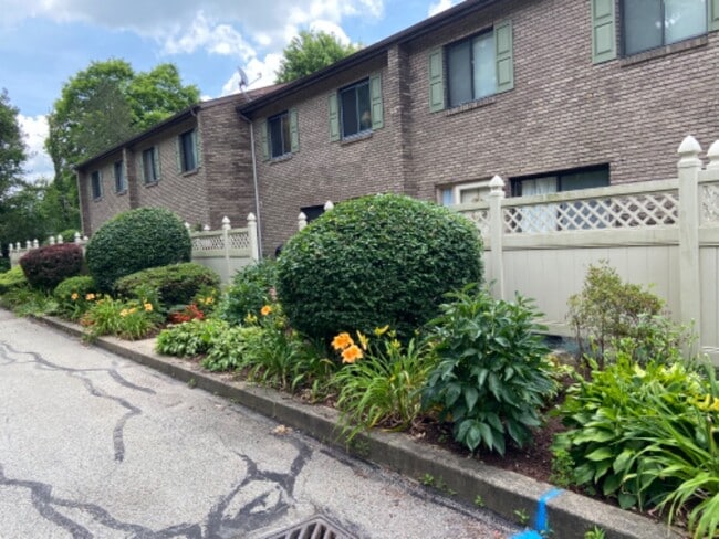 Photo - 104 Georgetown Ln