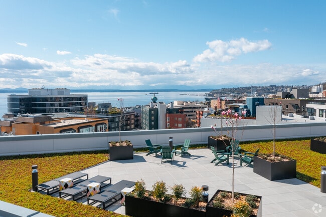 Rooftop Deck - Encore Apartments
