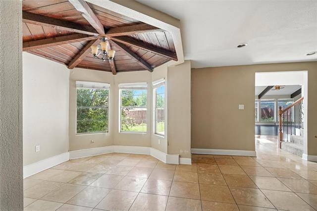 Photo - 2411 Meadow Creek Dr