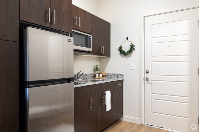 Studio, 1BA - 241SF