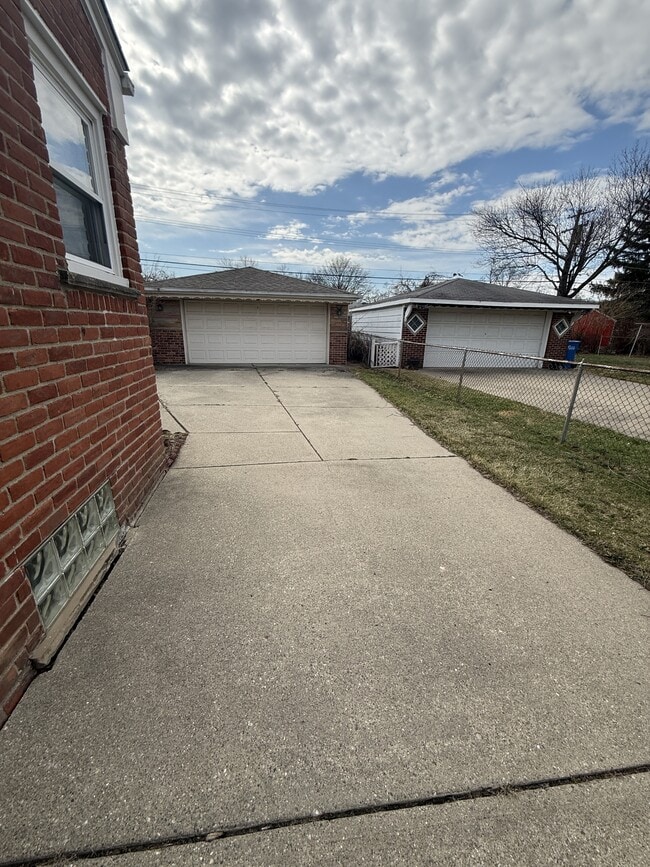 Photo - 3746 Jarvis Ave