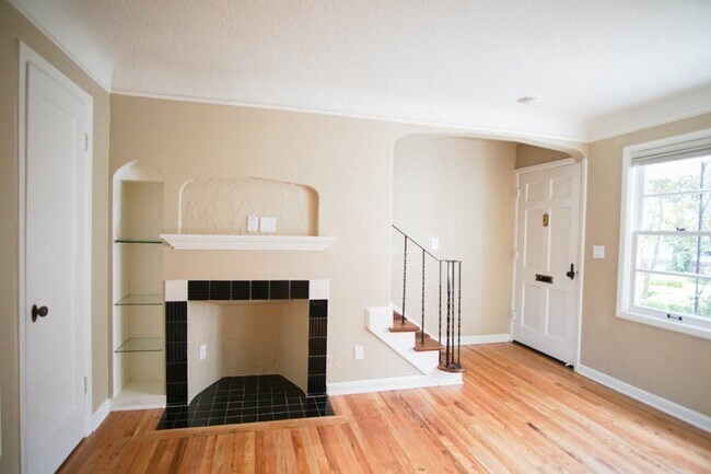 Photo - In the Heart of NW-Mid-Century 2Bdr Lives Like a Little House! Unit 2407