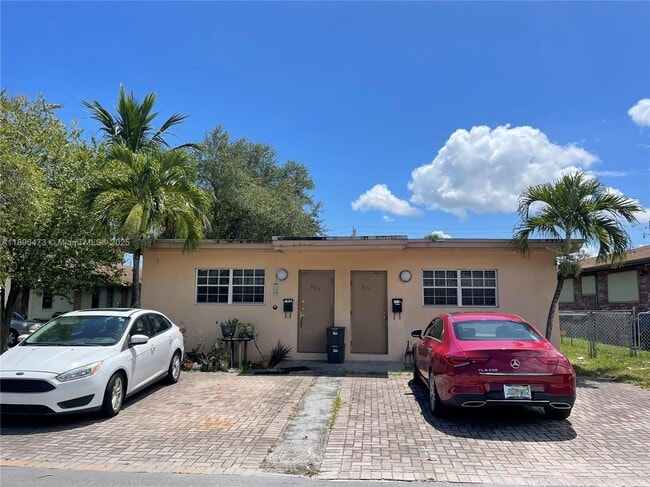 Photo - 825 NW 9th St