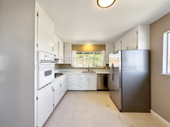 Photo - 7019 Outlook Ave