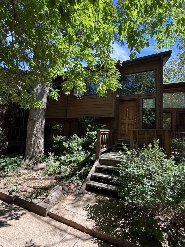 Building Photo - 3 Bedrooms!! 3 Baths!!
