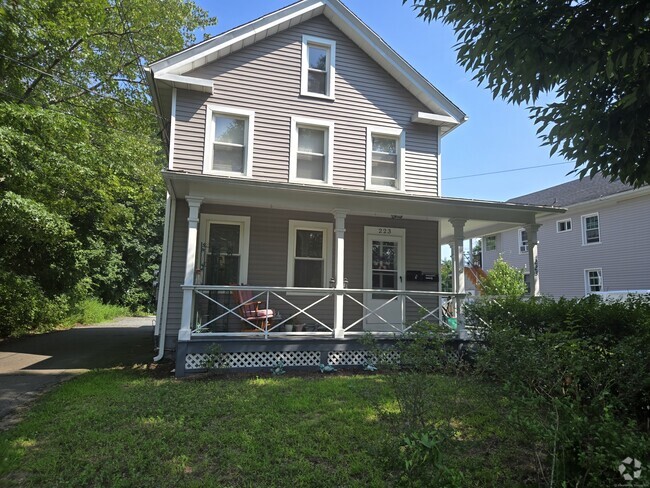 Building Photo - 223 Washington St Rental