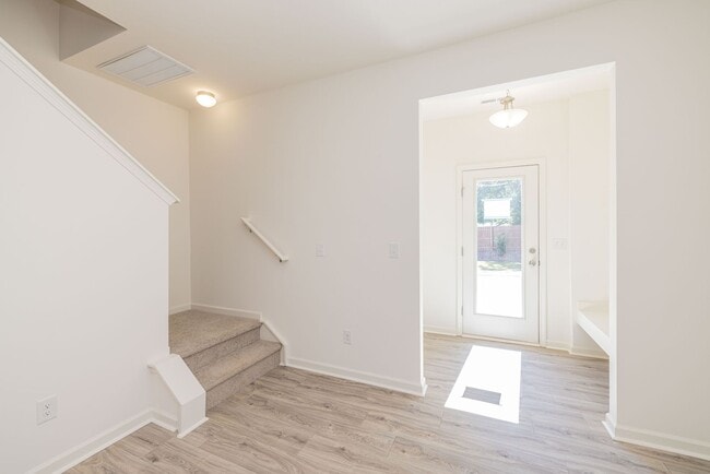 Photo - BEAUTIFUL 2 Bedroom Townhome in Mooresville AVAILABLE NOW