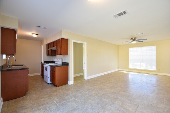 Photo - 1849 Cinclair Loop