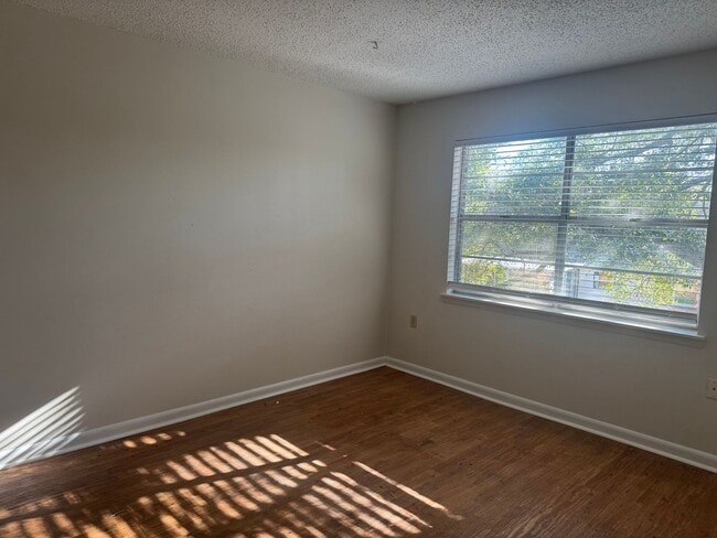 Photo - 1 BD/1BA - Center of Fort Walton Beach Unit 12