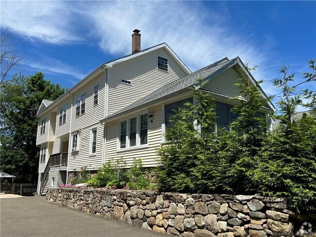 Building Photo - 7 Fenwick Pl Unit #2 Rental