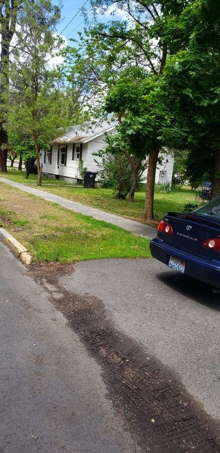 Photo - Cheney Spacious 5-Bedroom Home Near Campus – Available July 10th