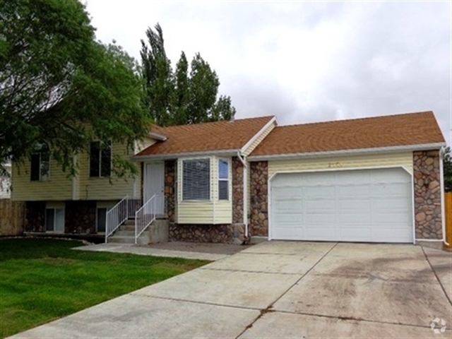 Building Photo - 2964 S Fetzer Dr Rental