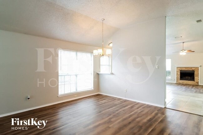 1129 Rosewood Ln