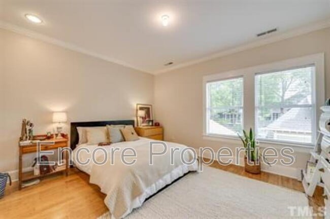 Photo - 1002 Monmouth Ave Unidad B