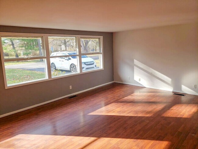 Photo - Enclosed Porch