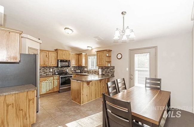 Photo - 2221 Frontier Dr