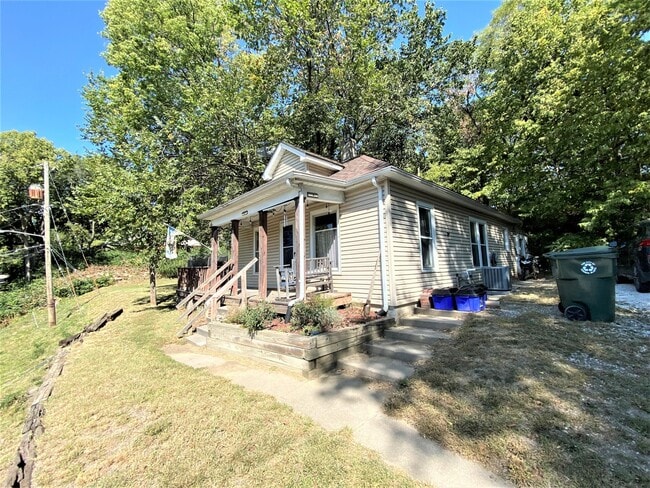 Photo - 325 Union St