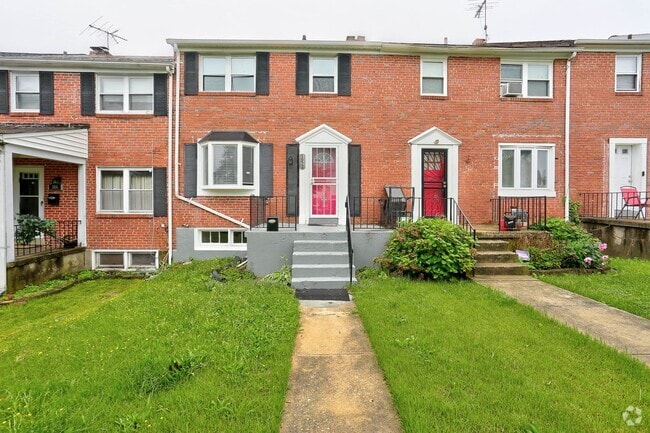 Building Photo - 3-Bedroom 2-Bath Row Home Minutes from Mor...