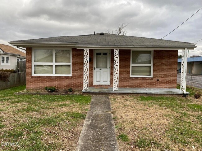 Building Photo - 1613 F St Rental