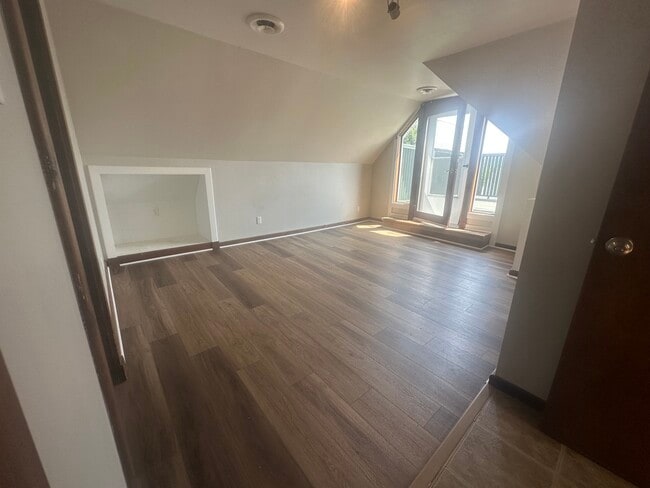 Building Photo - 219 E End Ave Unit 3 Rental