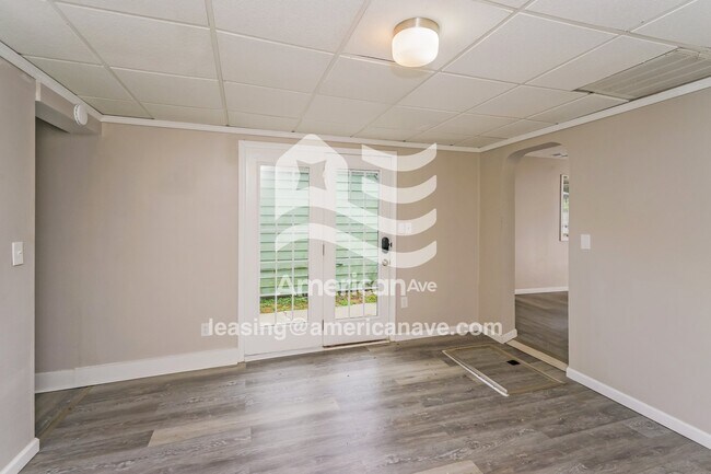 Photo - 2060 May Ave