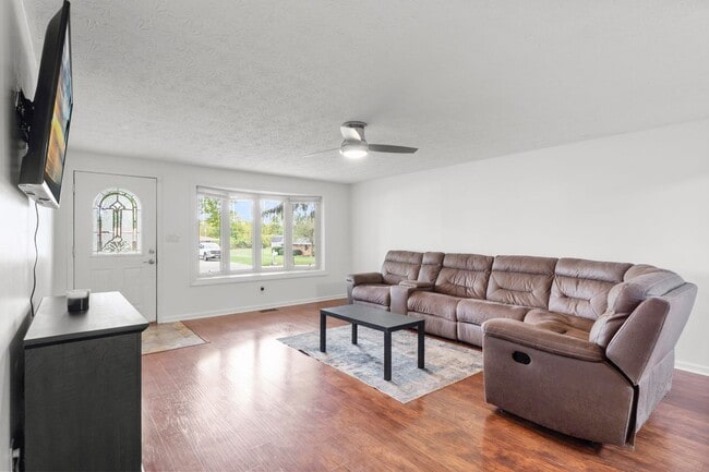 Photo - 3930 Beechwood Dr