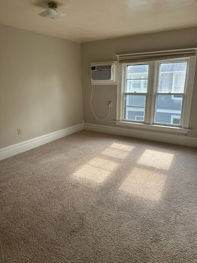 Photo - 619 Bowery St