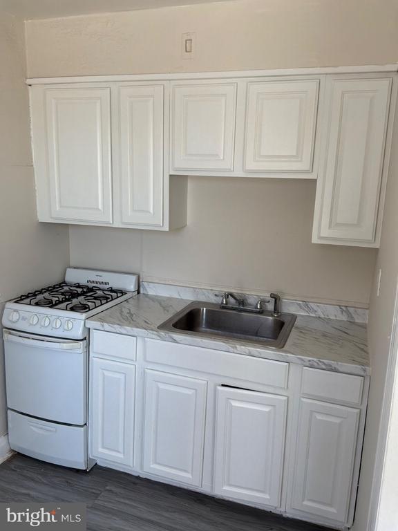 Photo - 5626 Midwood Ave