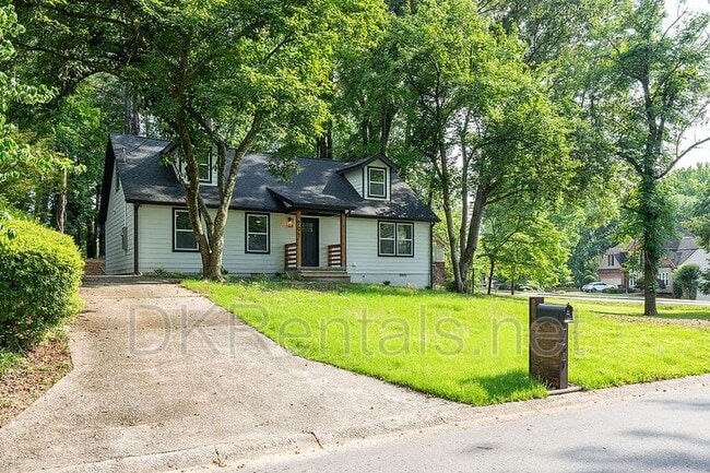 Photo - 737 Helen St NW