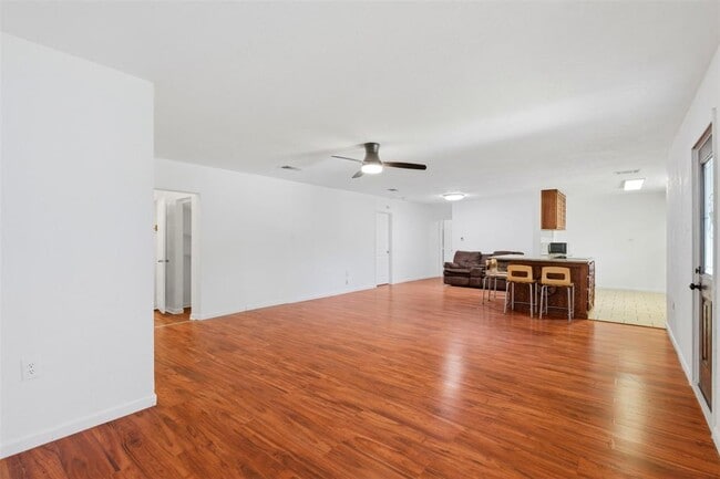 Photo - 206 Oscar St