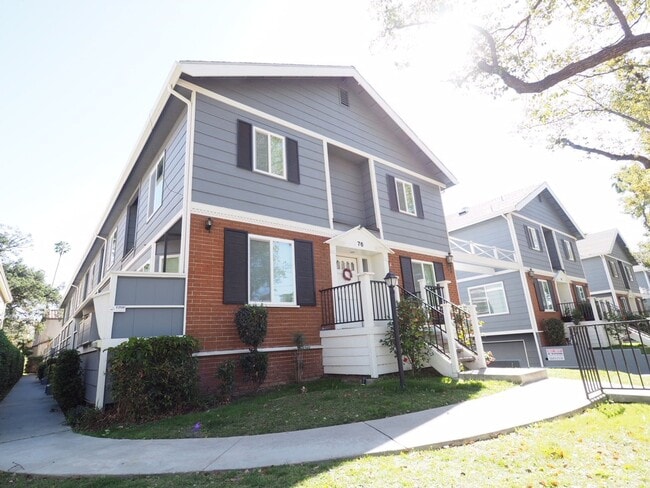 Building Photo - Refurbished Cape Cod Townhome – 2 Master B... Unit 1