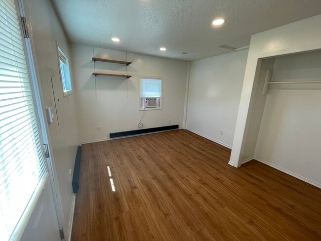 Building Photo - 309 8th St Unit 3