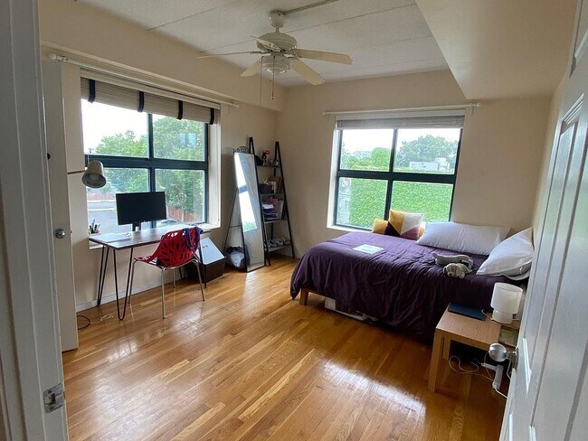 Photo - 935 Cambridge St