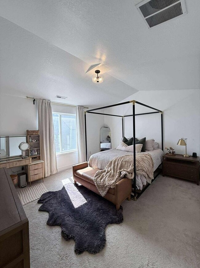 Photo - Spacious 4-Bedroom Home for Rent – Prime L...
