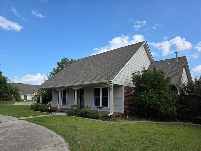 Photo - 8100 N Bridgeport Ln